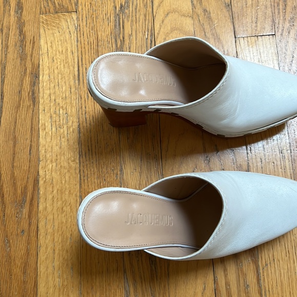 JACQUEMUS Les Sabots Leather Mules In White - Picture 10 of 11